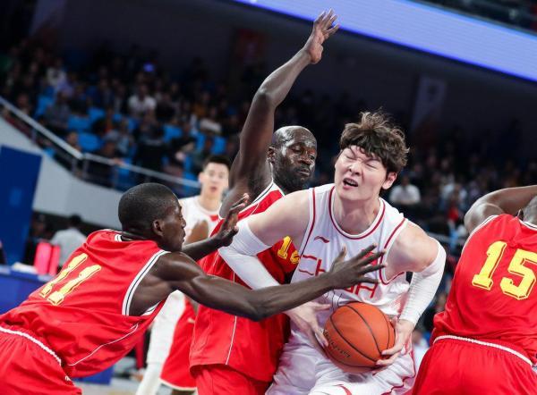 集结日深圳男篮完成体检：欧冠节点到来，底气十足，团队化学反应显著的简单介绍