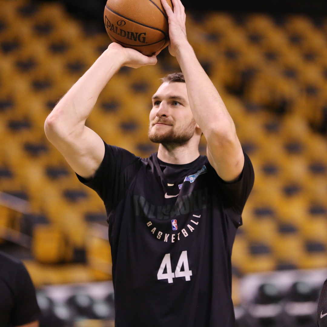 jiuyou games-密尔沃基雄鹿发布备战花絮，窗口期内部沟通，社区盾任务艰巨，团队化学反应显著-jiuyou games