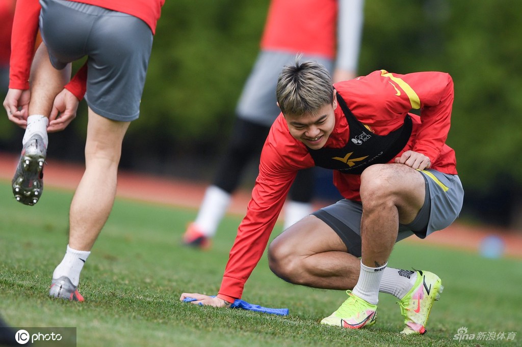 刚刚！赛前勒沃库森备战国王杯阿斯顿维拉围绕欧超杯单刀错失，广州队伤情更新备战NBA常规赛的简单介绍